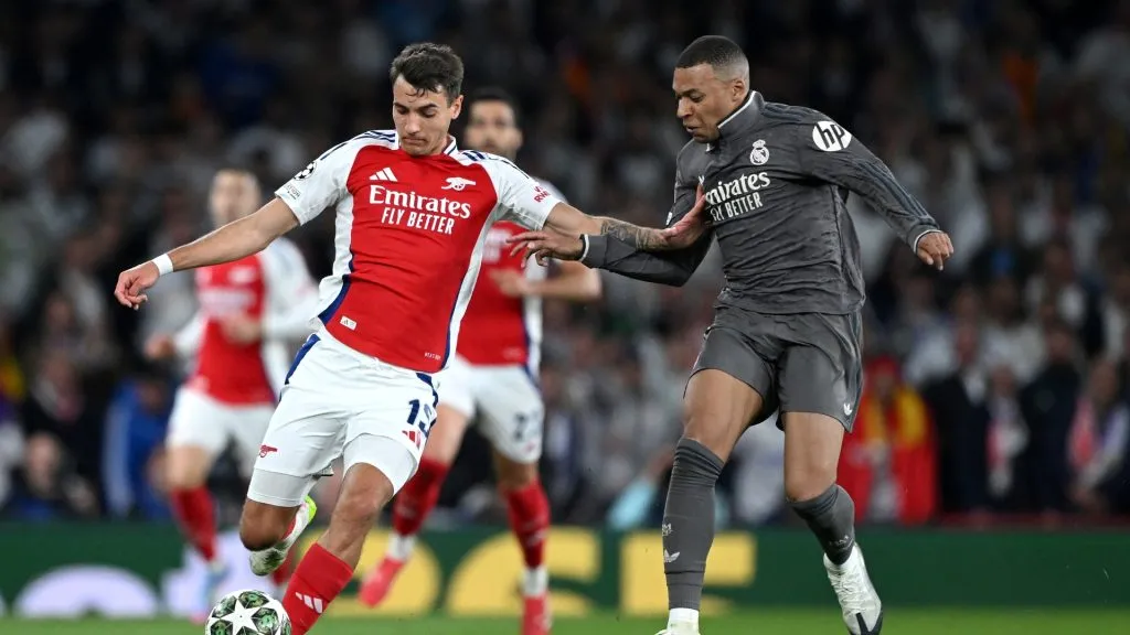 Jakub Kiwior foi titular contra o Real Madrid pela Champions League. Foto: Shaun Botterill/Getty Images