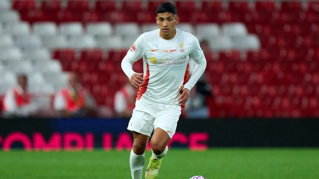 Ezequiel Fernández em jogo do Al-Qadsiah. Foto: Angel Martinez/Getty Images