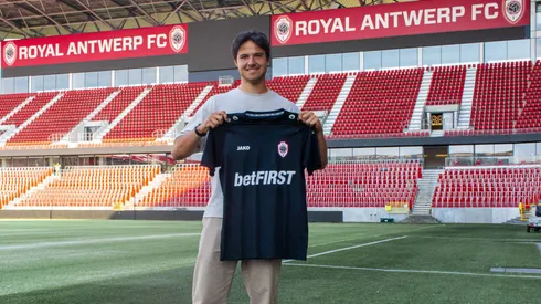 Lammens se profissionalizou no clube belga (Foto: Divulgação Antwerp – Site oficial do clube)