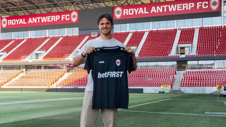Lammens se profissionalizou no clube belga (Foto: Divulgação Antwerp - Site oficial do clube)