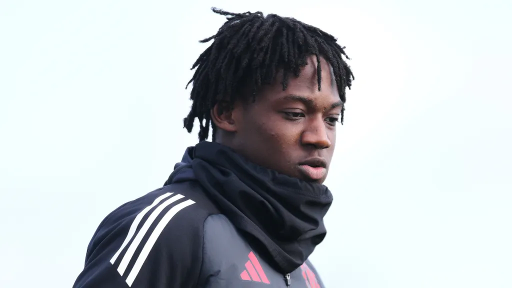 Kobbie Mainoo em treino do Manchester United (Foto: Ben Roberts Photo/Getty Images)