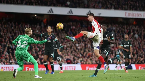 Duelos Liverpool x Arsenal na Premier League 2024/25 terminaram empatados (Foto: Alex Pantling/Getty Images)