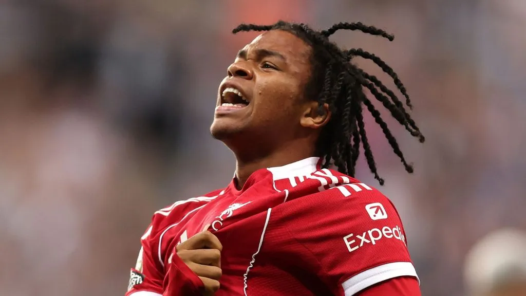 Ngumoha marcou o primeiro gol com camisa do Liverpool no duelo contra o Newcastle (Foto: George Wood/Getty Images)
