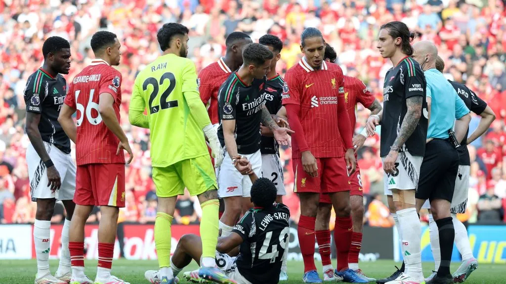 Liverpool e Arsenal fizeram um clássico quente na temporada passada. Foto: Carl Recine/Getty Images
