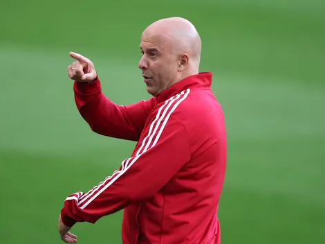 Torcida responde Arne Slot após vitória dos Reds: "Newcastle foi melhor"