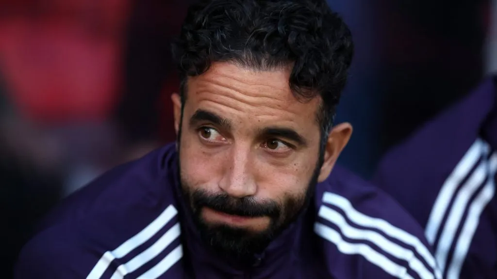 Ruben Amorim, de jaqueta roxa