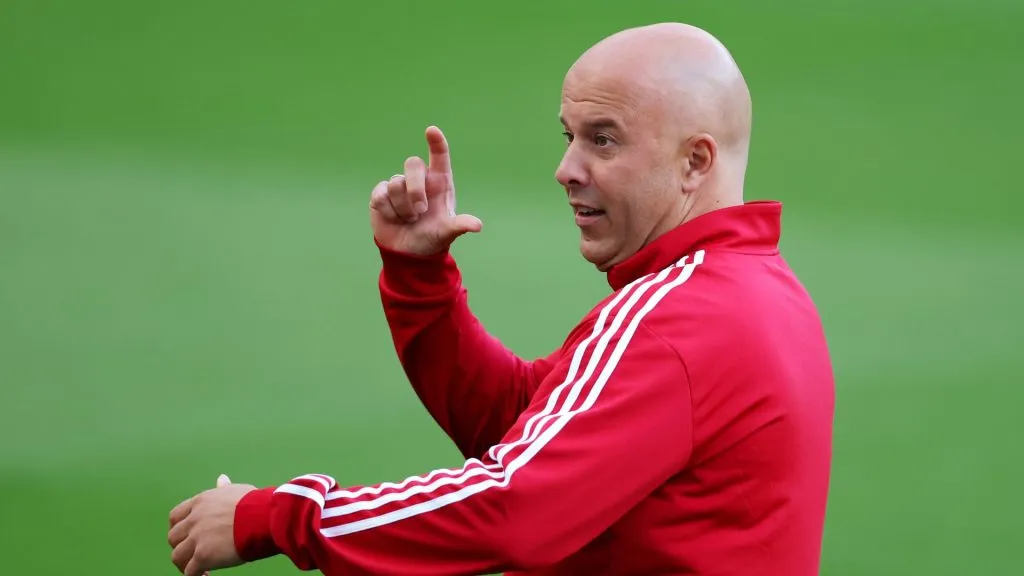 Arne Slot pode receber mais dois reforços antes do fechamento da janela (Foto: Stu Forster/Getty Images)