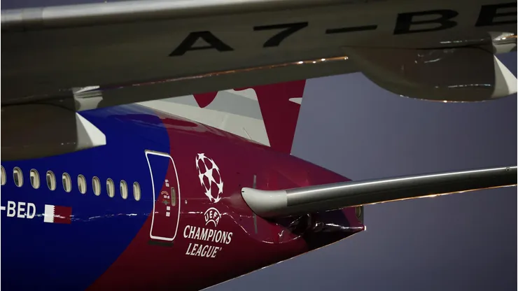 Avião que transportava o vencedor da UEFA Champions League, chegando ao aeroporto. Foto: Harry How/Getty Images