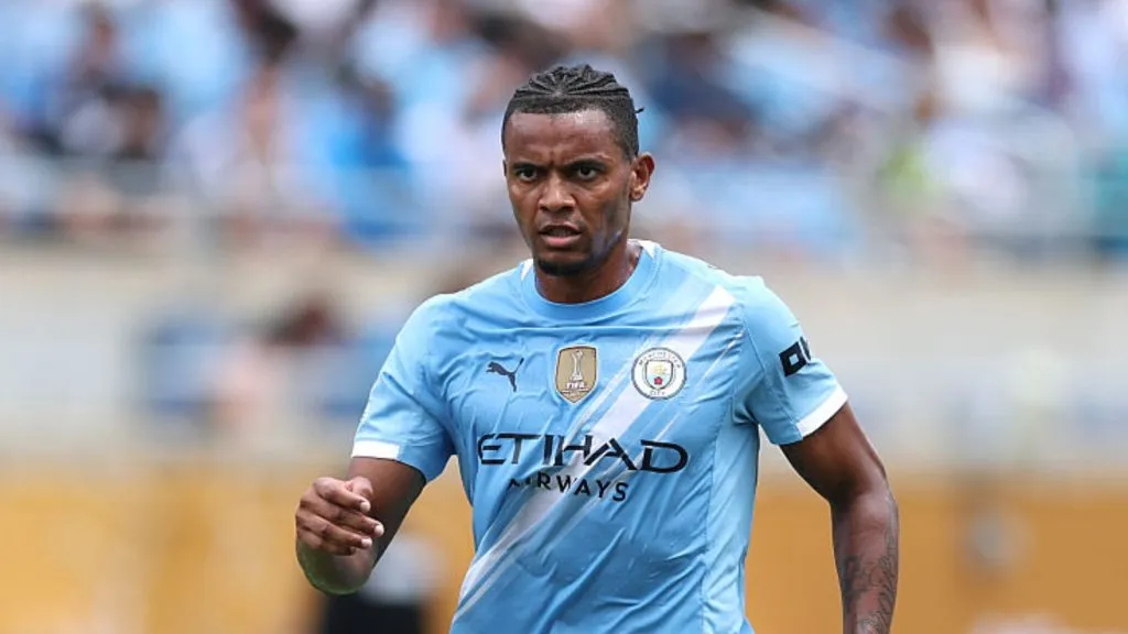 Akanji em ação pelo Manchester City.