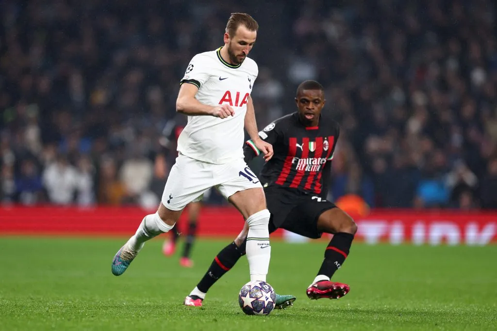 Harry Kane ainda estava no Tottenham Hotspur, quando a equipe foi eliminada pelo Milan nas oitavas de final da Liga dos Campeões da UEFA 2022-23. Foto: Clive Rose/Getty Images