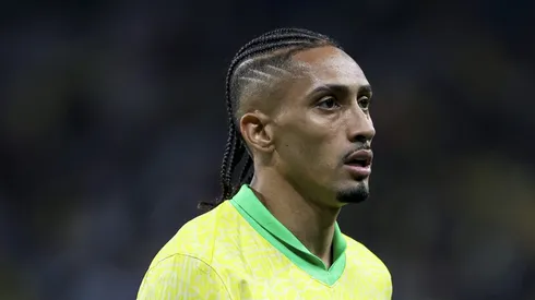 Raphinha gera tensão em Hansi Flick no Barcelona. Foto: Ricardo Moreira/Getty Images