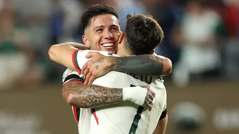 Enzo Fernández e Pedro Neto, do Chelsea (Foto: Luke Hales/Getty Images)
