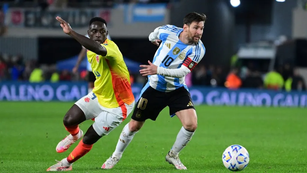Messi em campo contra a Colômbia na última Data Fifa. Foto: Marcelo Endelli/Getty Images