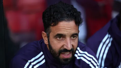 Enquanto Guardiola tem Donnarumma pronto, Amorim precisa decidir entre Bayindir e o estreante Lammens. (Foto: George Wood/Getty Images)