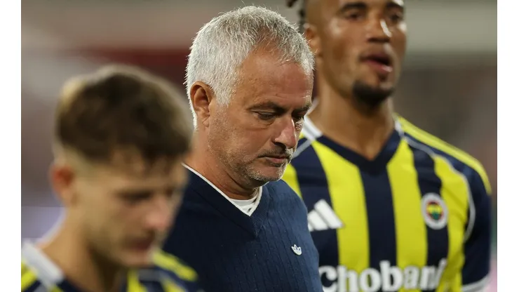 Mourinho é demitido do Fenerbahce (Foto: Dean Mouhtaropoulos/Getty Images)