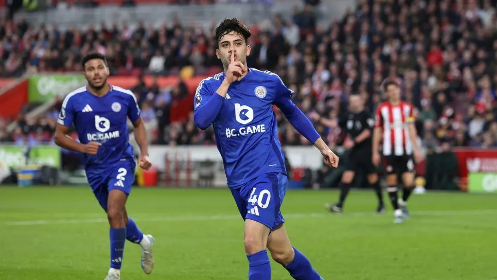 Facundo Buonanotte atuou pelo Leicester na última temporada. Foto: Ryan Pierse/Getty Images