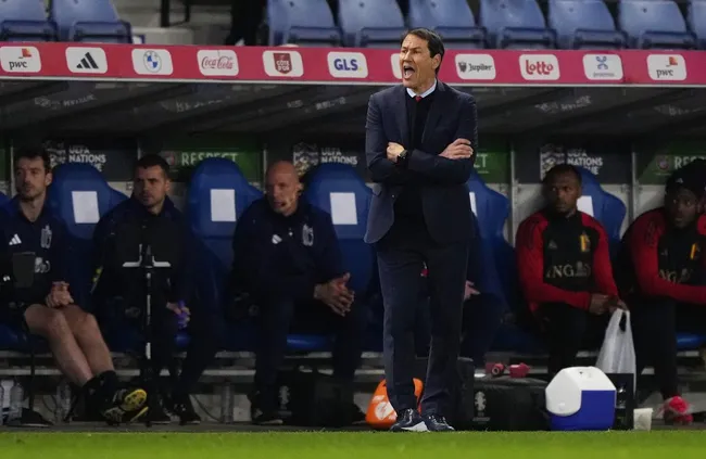 Rudi Garcia, técnico da Bélgica, reage durante a partida de volta dos play-offs da Liga A/B da Liga das Nações da UEFA 2024/25 entre Bélgica e Ucrânia na Arena Cegeka, em 23 de março de 2025 em Genk, Bélgica. Foto: Alex Bierens de Haan/Getty Images