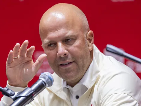 Liverpool X Arsenal: Arne Slot diminui tensão e importância do confronto