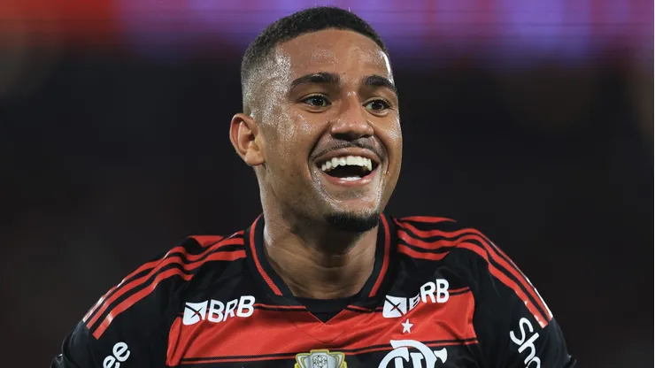 Samuel Lino, do Flamengo, aponta a garra como única semelhança entre Filipe Luís e Diego Simeone (Photo by Buda Mendes/Getty Images)