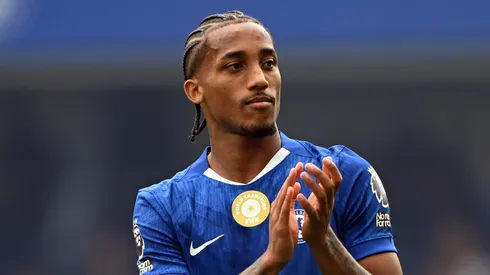 A chegada do jovem argentino, de apenas 21 anos, foi celebrada por João Pedro, que destacou o impacto que o ponta pode trazer ao elenco londrino. Foto: Mike Hewitt