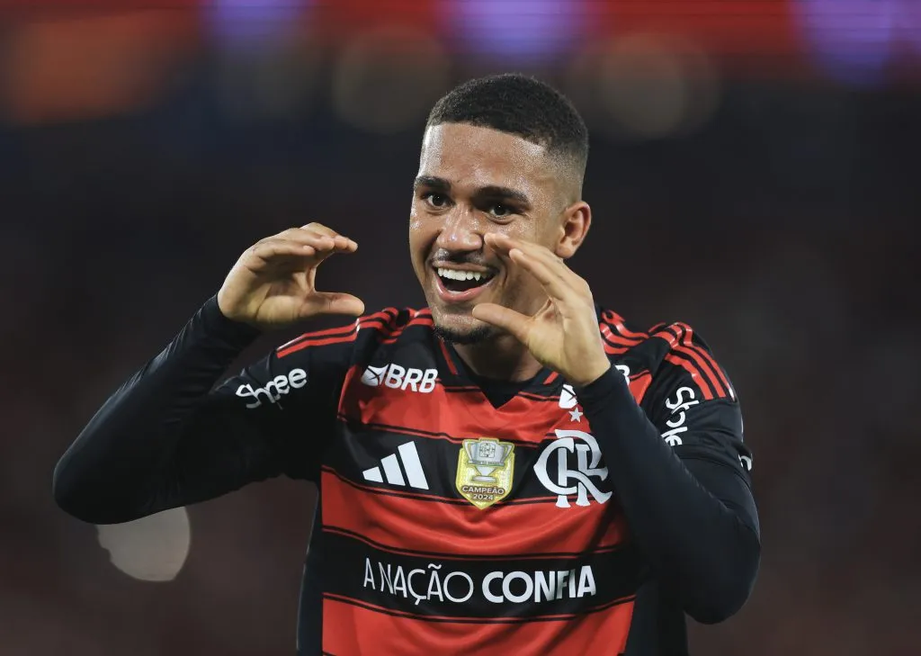 Samuel Lino em ação pelo Flamengo. (Photo by Buda Mendes/Getty Images)