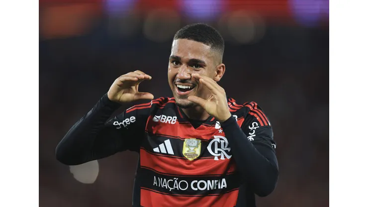 Samuel Lino em ação pelo Flamengo. (Photo by Buda Mendes/Getty Images)