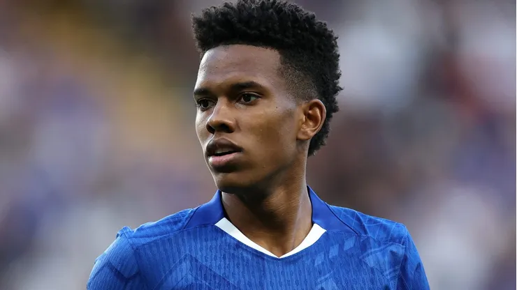 Vídeo: Torcida do Chelsea ovaciona Estêvão na partida contra o Fulham pela Premier League. (Photo by Eddie Keogh/Getty Images)