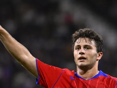 João Neves brilha com dois gols de bicicleta em vitória