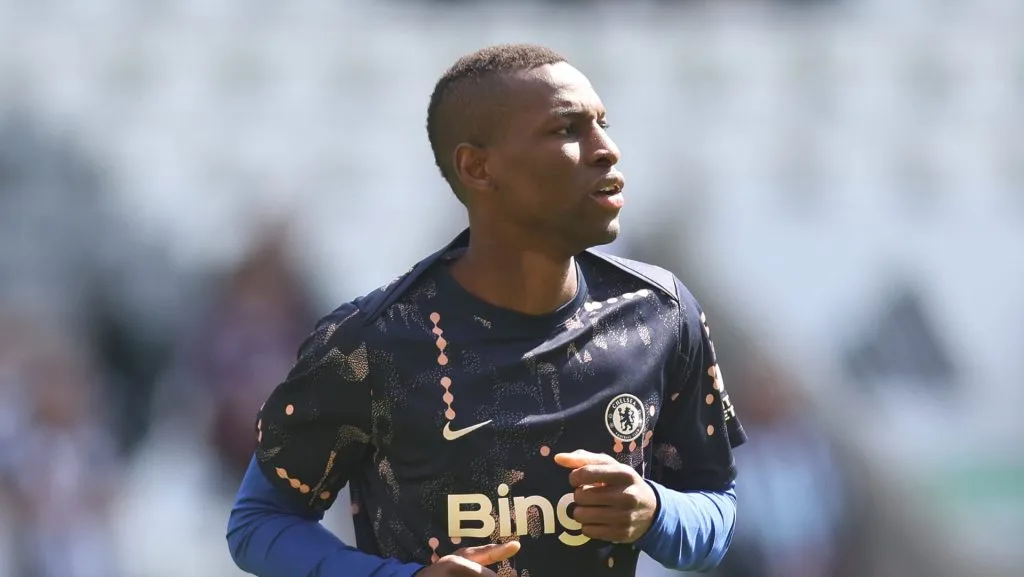 Nicolas Jackson contraria Chelsea e insiste em acerto com o Bayern