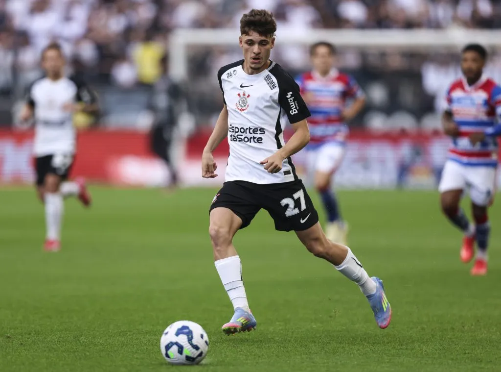 Breno Bidon atuando contra o Fortaleza (Photo by Alexandre Schneider/Getty Images)