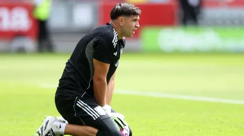 O goleiro Dibu Martínez não foi relacionado para jogo do Aston Villa e pode reforçar o Manchester United
