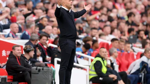 Arne Slot, técnico do Liverpool, reage durante a partida da Premier League entre Liverpool e Arsenal em Anfield, em 31 de agosto de 2025, em Liverpool, Inglaterra. Foto: Carl Recine/Getty Images