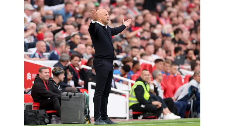 Arne Slot, técnico do Liverpool, reage durante a partida da Premier League entre Liverpool e Arsenal em Anfield, em 31 de agosto de 2025, em Liverpool, Inglaterra. Foto: Carl Recine/Getty Images