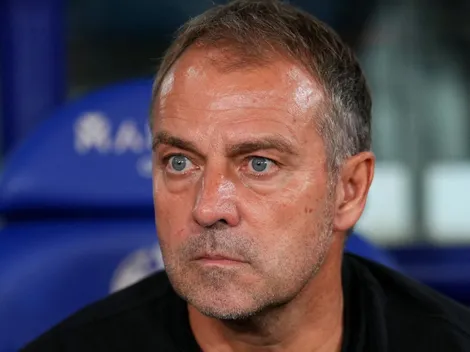 Hansi Flick exige chegada de novo zagueiro ao Barcelona