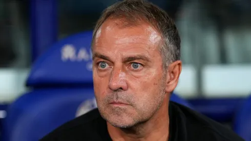 Hansi Flick pede chegada de zagueiro ao Barcelona. Foto: Alex Caparros/Getty Images