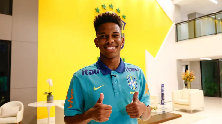Estêvão foi um dos primeiros a chegar na Granja Comary (Foto: Rafael Ribeiro - Divulgação- CBF)