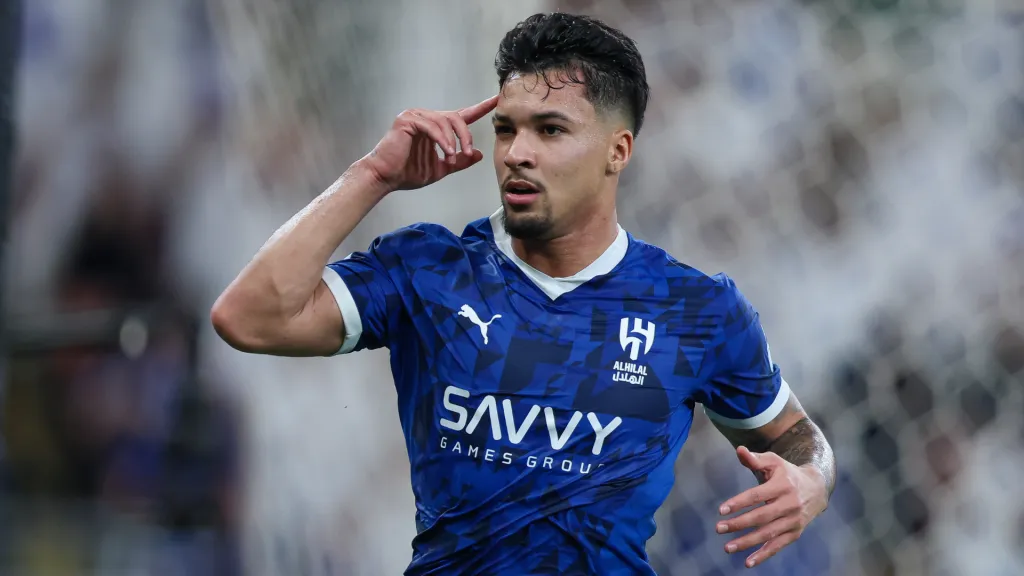 Marcos Leonardo comemora gol com a camisa do Al-Hilal (Foto: Yasser Bakhsh/Getty Images)