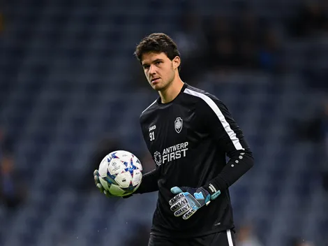 Manchester United confirma contratação de goleiro belga Senne Lammens