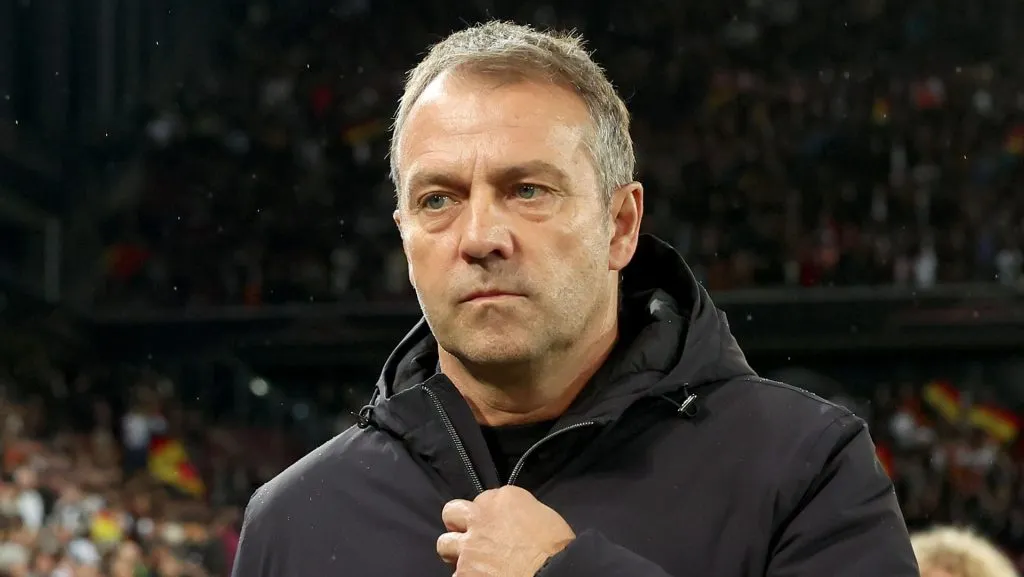 Barcelona negocia Héctor Fort com o Elche após aval de Hansi Flick