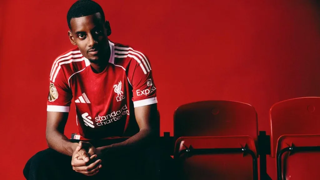 Alexander Isak em apresentação no Liverpool: Foto: Reprodução/Liverpool