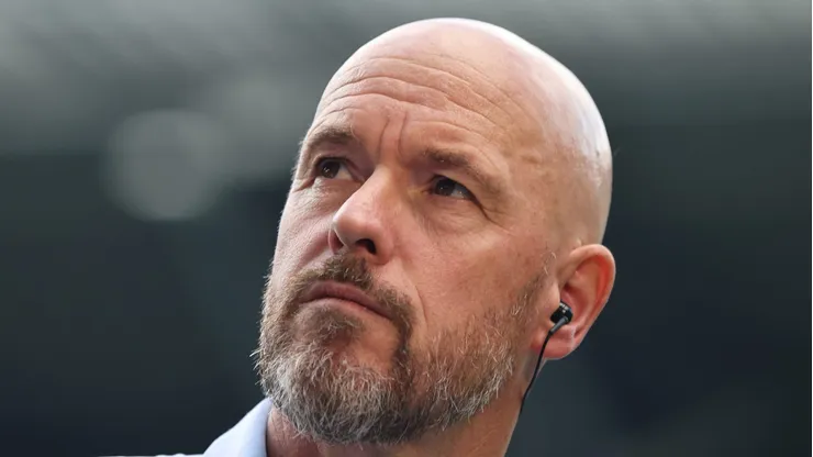 Bayer Leverkusen demite Erik ten Hag e técnico detona conduta da diretoria. (Photo by Christof Koepsel/Getty Images)
