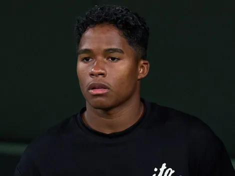 Endrick é flagrado jogando Pedra, Papel e Tesoura com torcedor