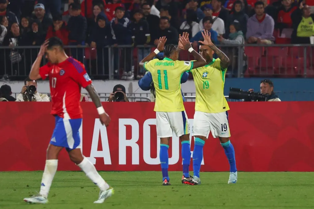 brasil x chile - onde assistir; jogadores das seleções em campo