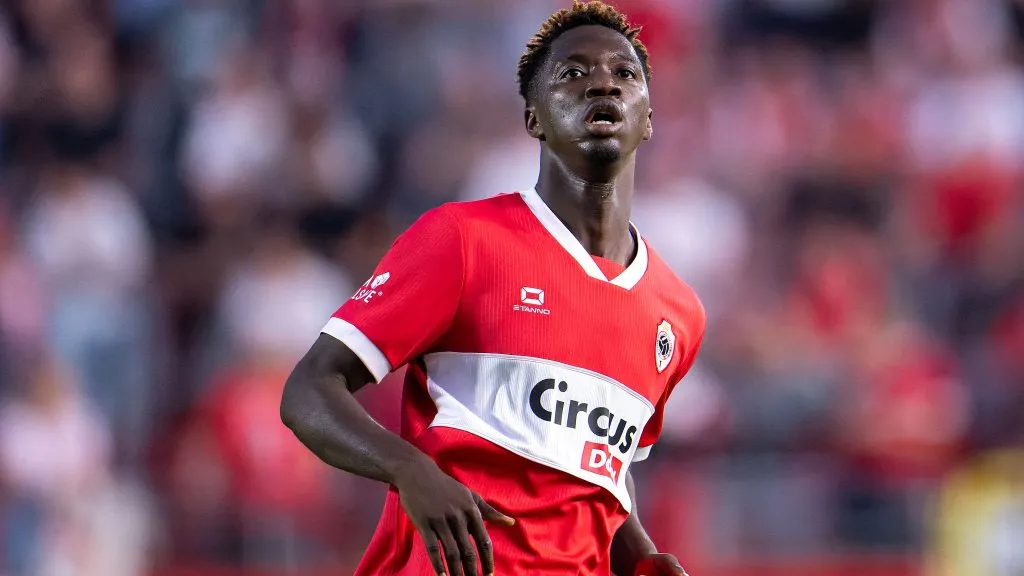 Mahamadou Doumbia em jogo do Royal Antwerp. Foto: Joris Verwijst/BSR Agency/Getty Images