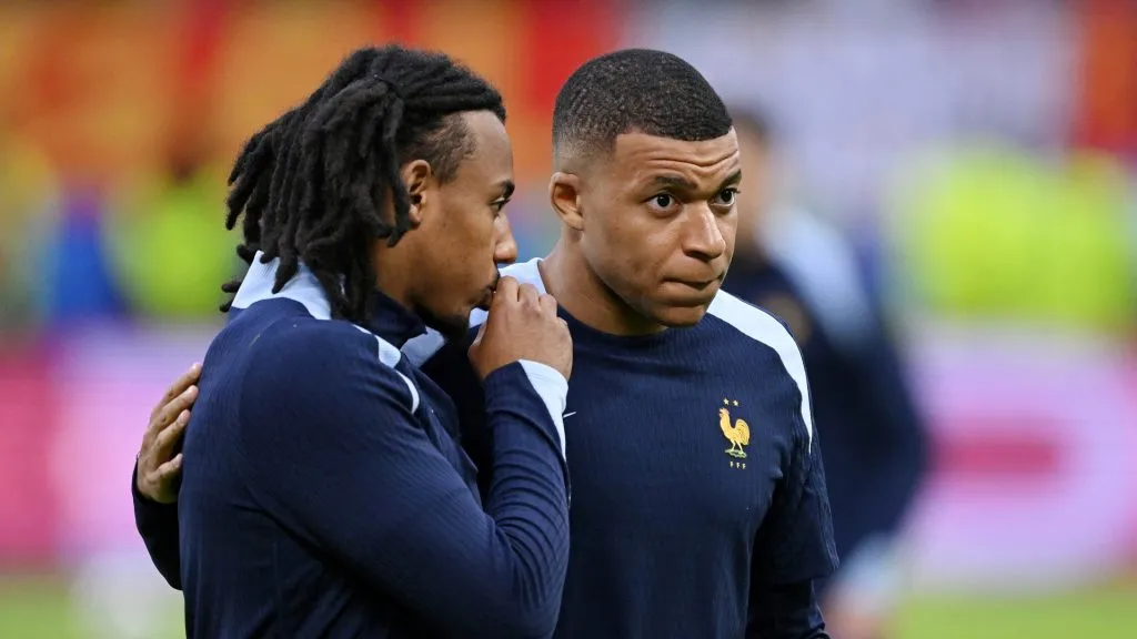 Kounde elogiou a liderança de Mbappé na Seleção. Foto: Stu Forster/Getty Images