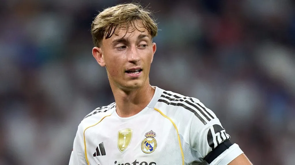Dean Huijsen, de camisa branca do real madrid