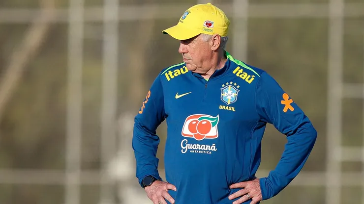 Ancelotti durante treinamento na Seleção (Foto: Miguel Schincariol/Getty Images)