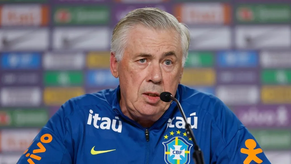 Ancelotti durante entrevista coletiva em Teresópolis (Foto: Rafael Ribeiro – CBF)