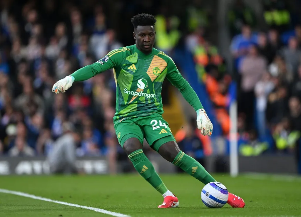 Onana atuando contra o Chelsea (Photo by Shaun Botterill/Getty Images)