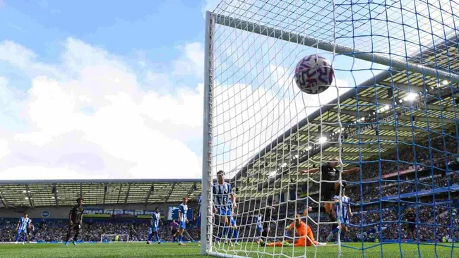 Partida da Premier League no Amex Stadium. Foto: Mike Hewitt/Getty Images